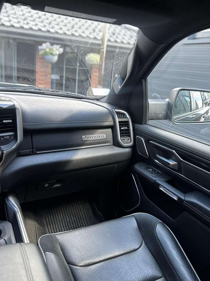 Dodge Ram, 5.7 l., off-road / crossover