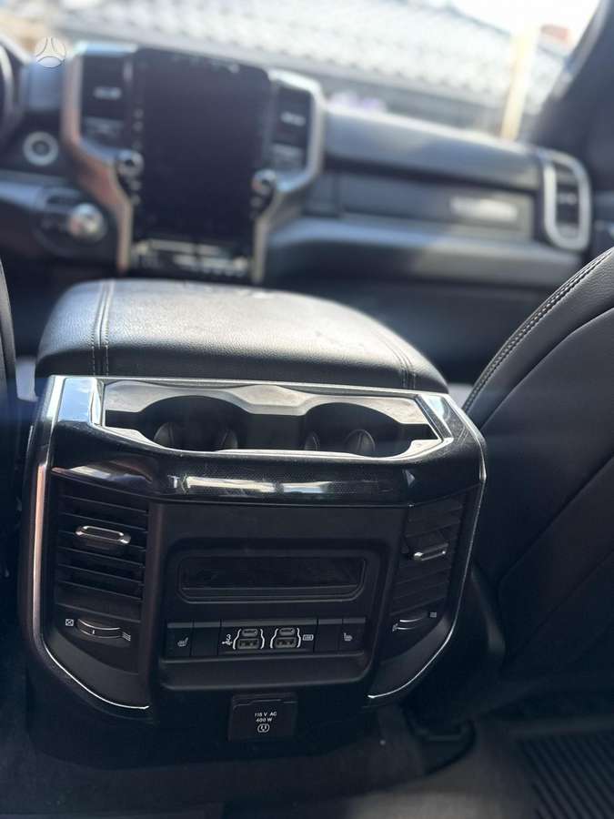 Dodge Ram, 5.7 l., off-road / crossover