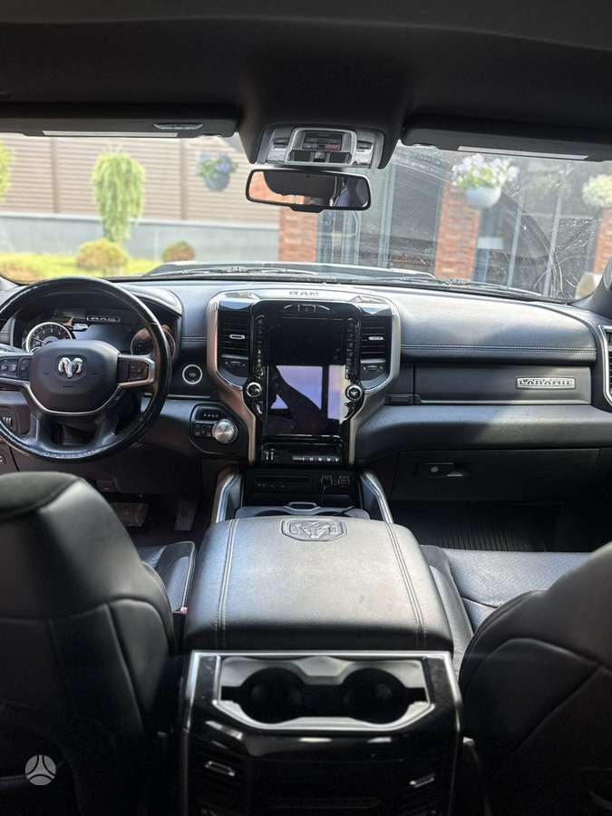 Dodge Ram, 5.7 l., off-road / crossover