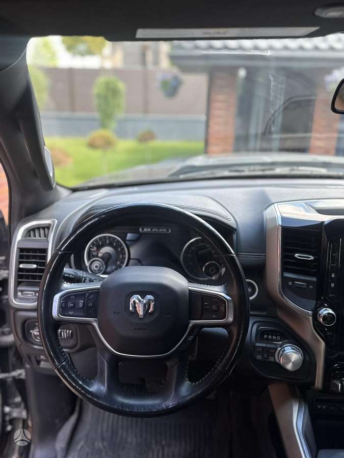 Dodge Ram, 5.7 l., off-road / crossover