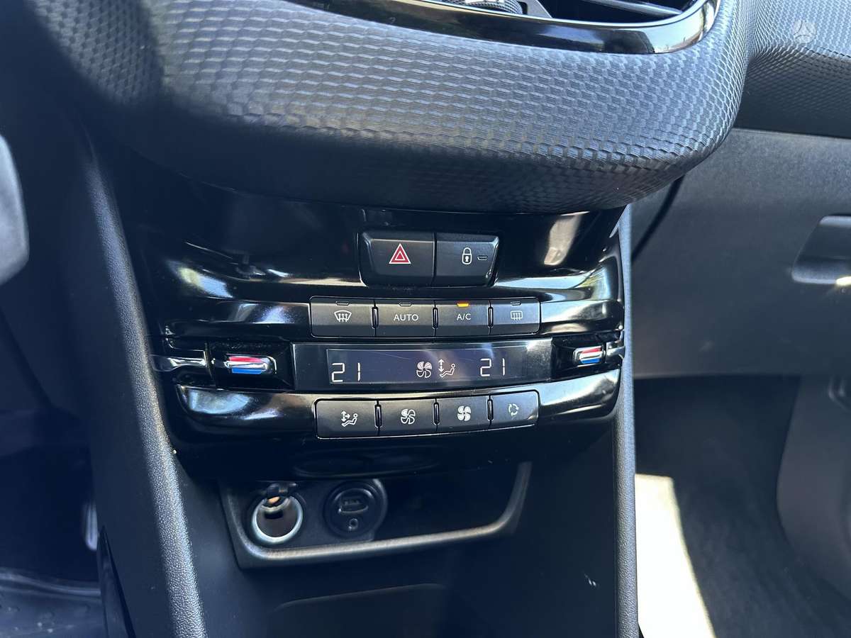 Peugeot 2008, 1.2 l., Универсал