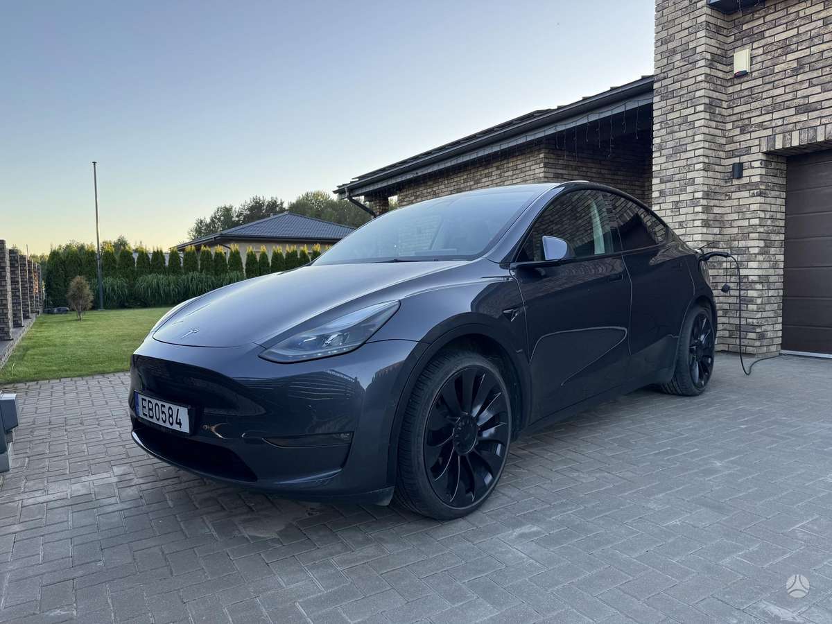 Tesla Model Y - 1