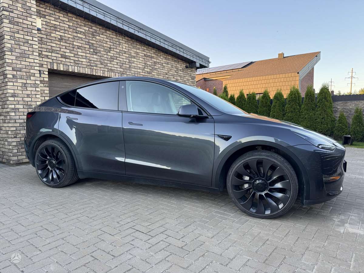 Tesla Model Y - 2