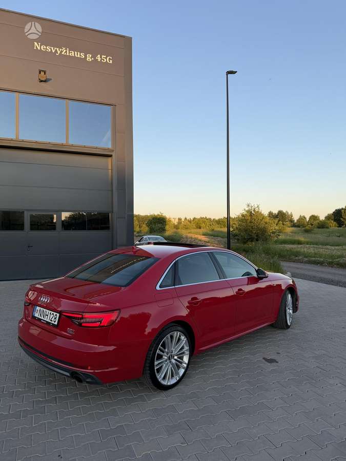 Audi A4, 2.0 l., Седан