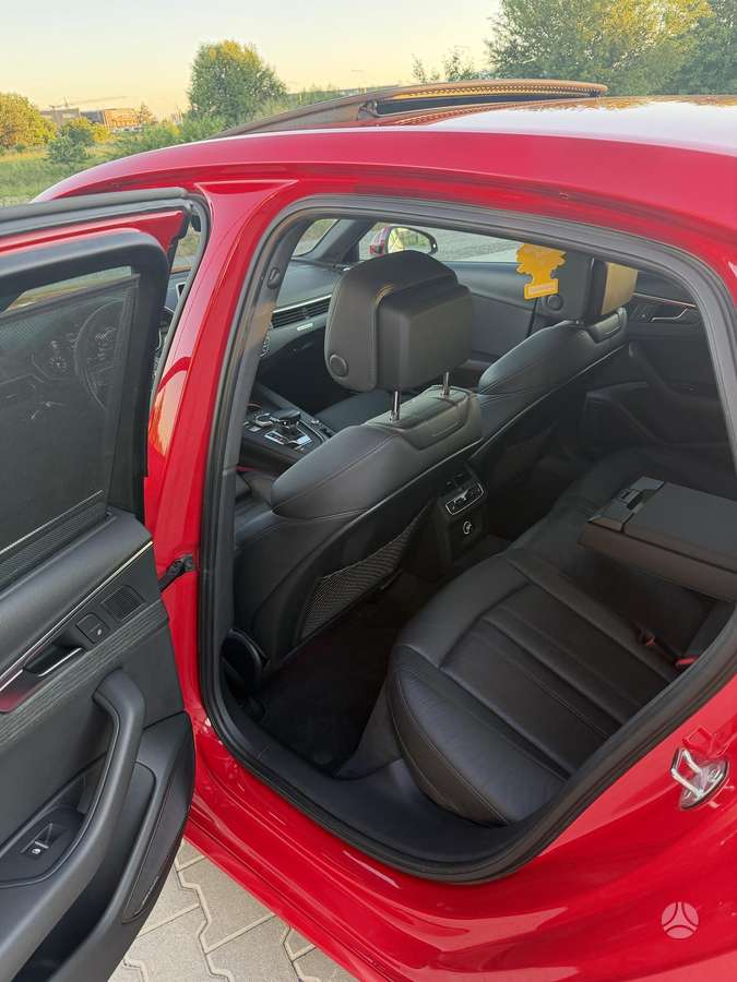 Audi A4, 2.0 l., Седан