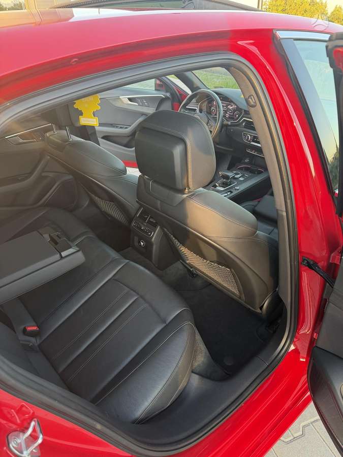 Audi A4, 2.0 l., Седан