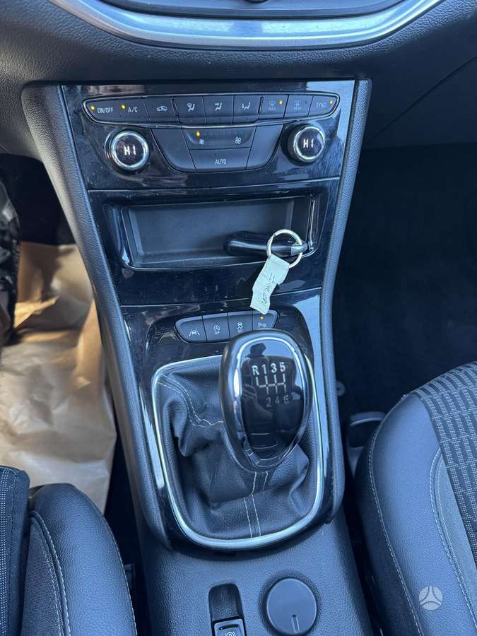 Opel Astra, 1.2 l., Хэтчбек