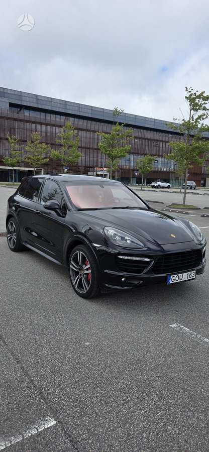 Porsche Cayenne - 1