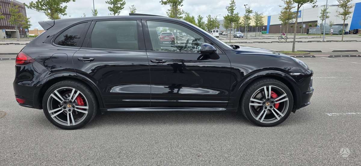 Porsche Cayenne - 2