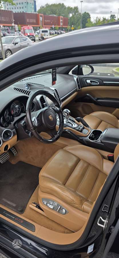 Porsche Cayenne - 7