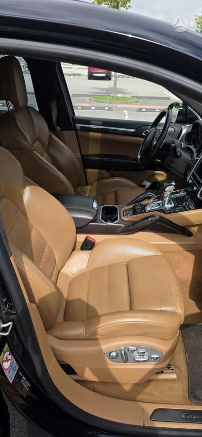 Porsche Cayenne - 8