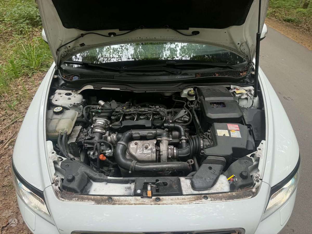Volvo V50, Универсал