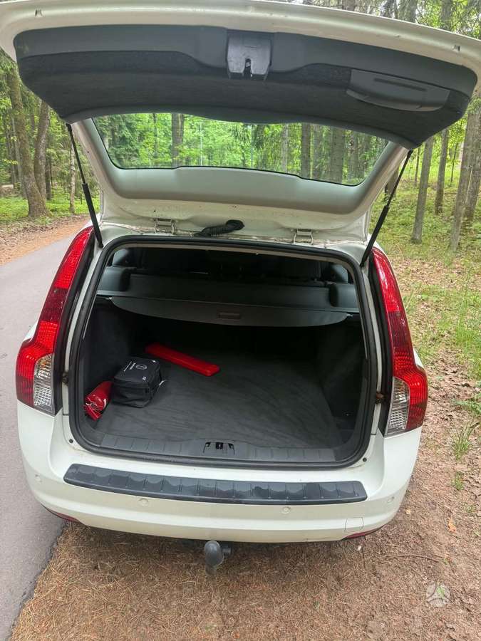 Volvo V50, Универсал