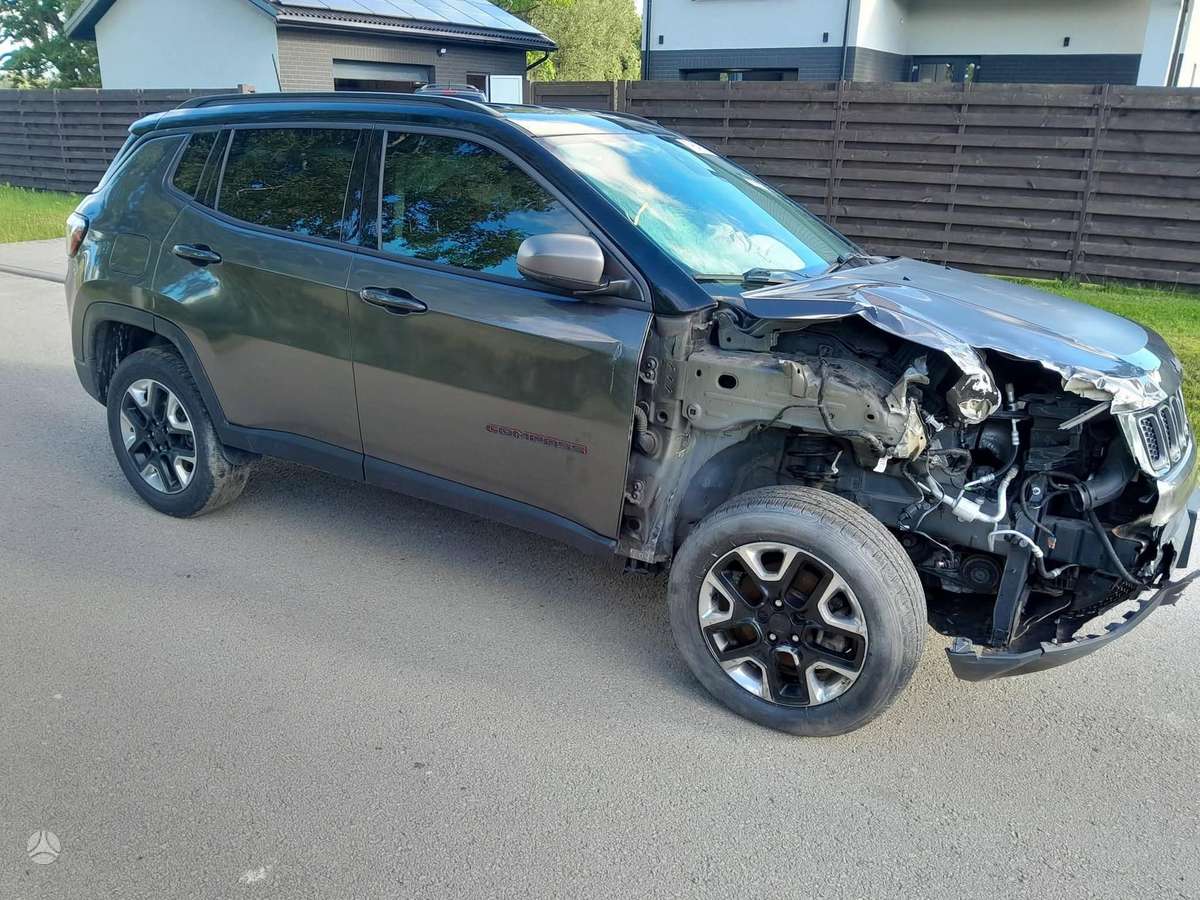 Jeep Compass, 2.4 l., off-road / crossover