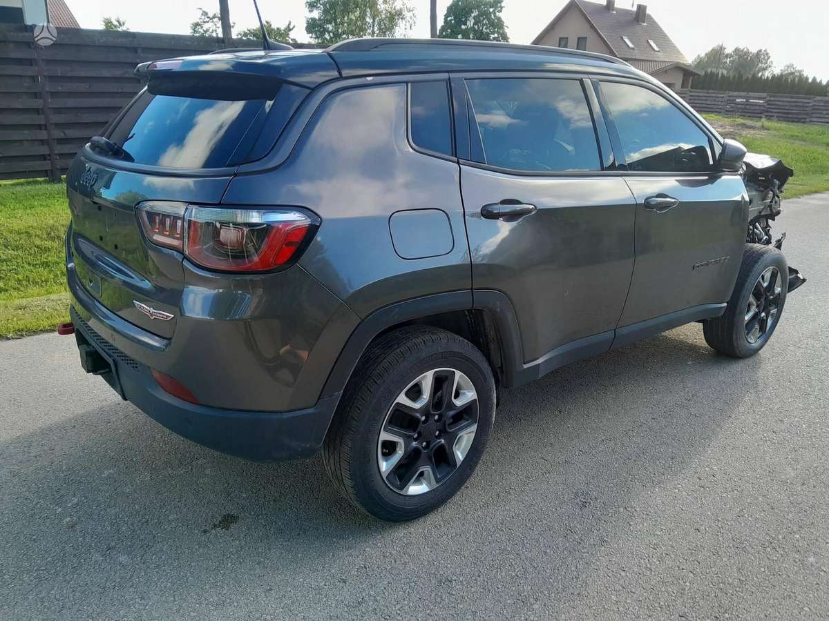Jeep Compass, 2.4 l., off-road / crossover