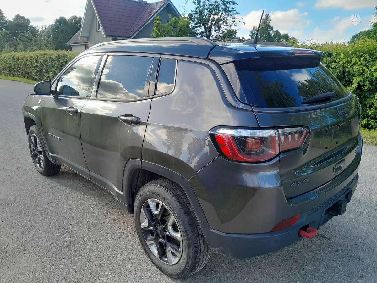 Jeep Compass, 2.4 l., off-road / crossover
