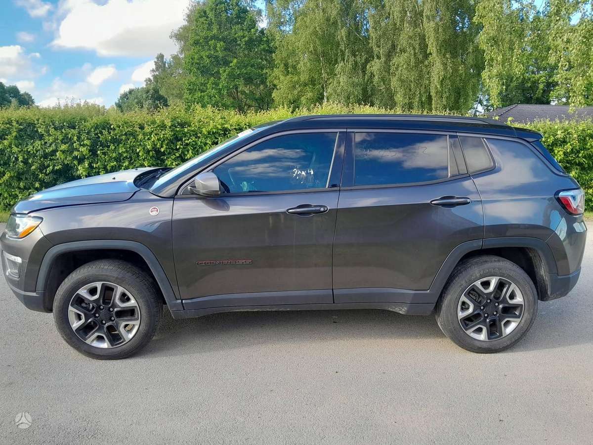 Jeep Compass, 2.4 l., off-road / crossover