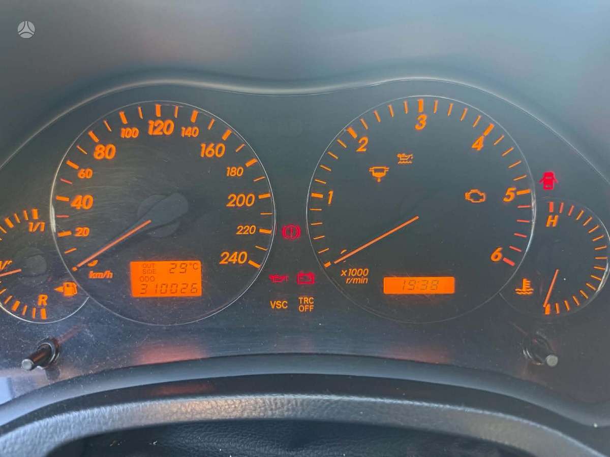 Toyota Avensis - 1