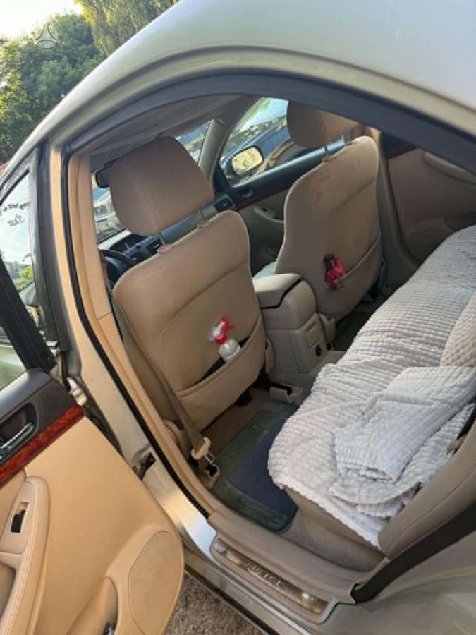 Toyota Avensis - 2