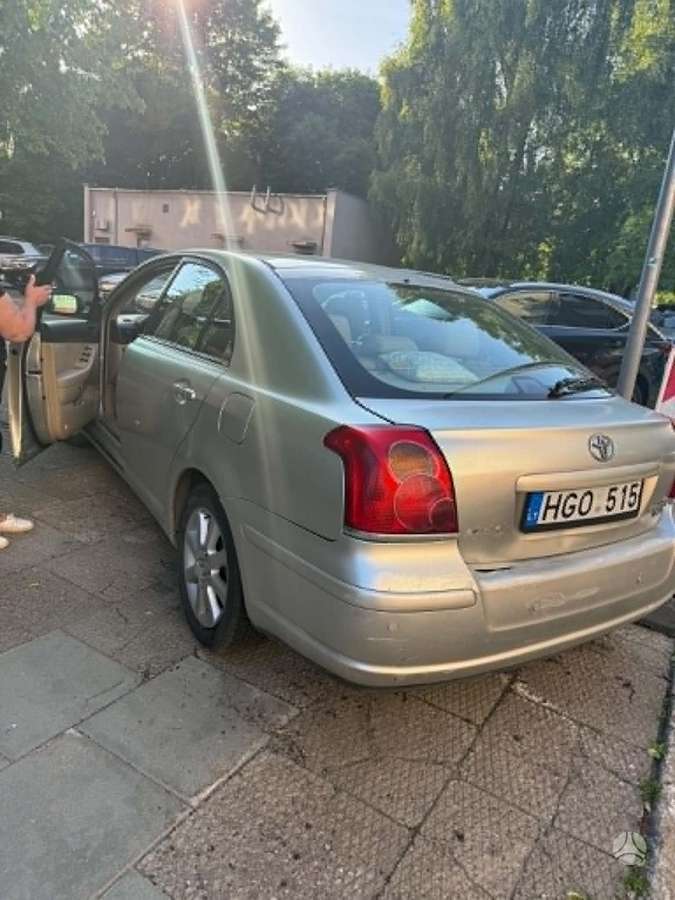 Toyota Avensis - 5