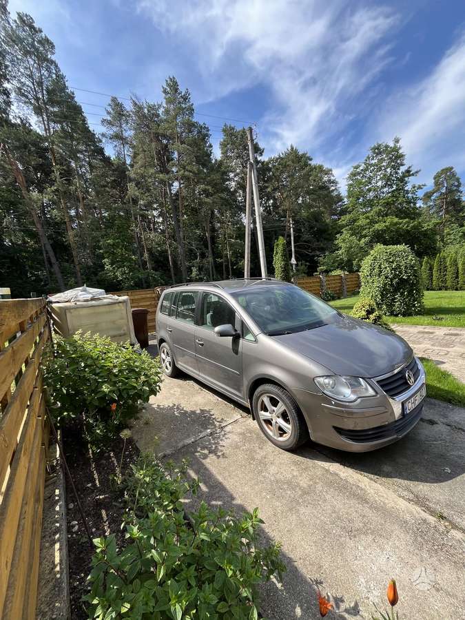 Volkswagen Touran - 2