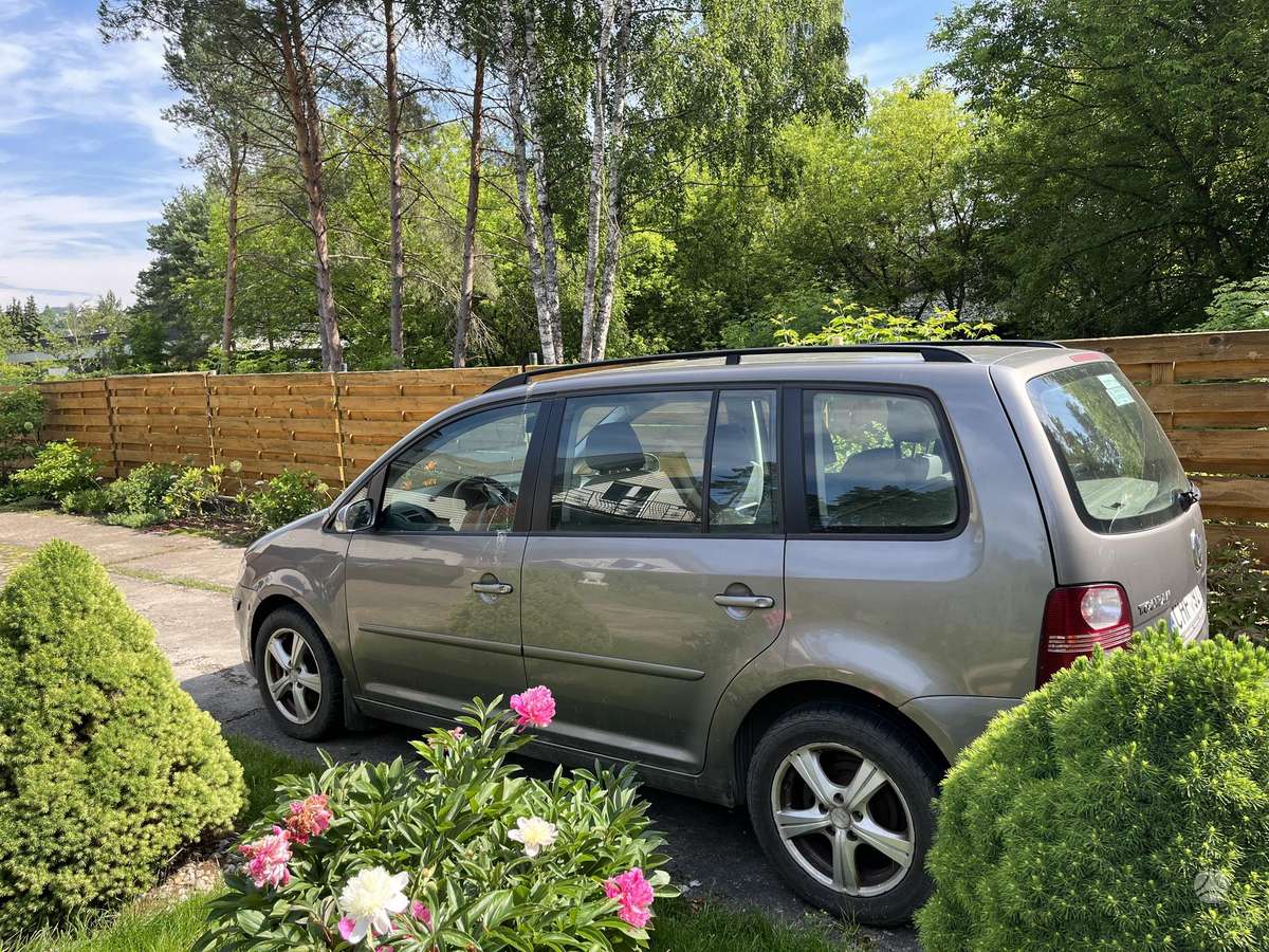 Volkswagen Touran - 4