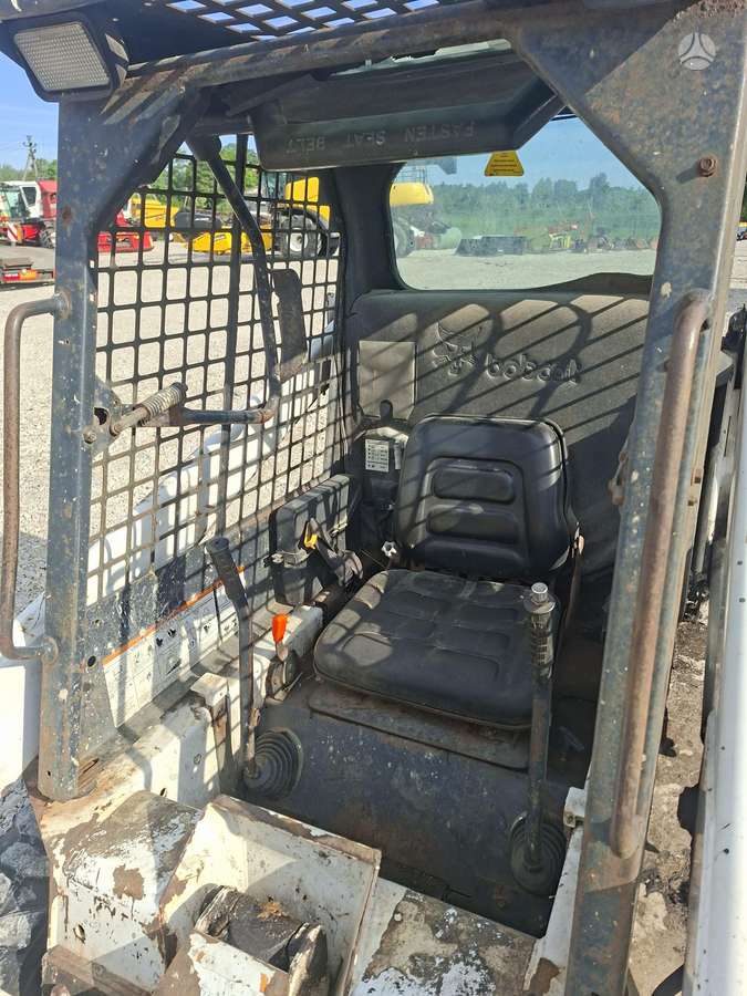 Bobcat 553, mini loaders