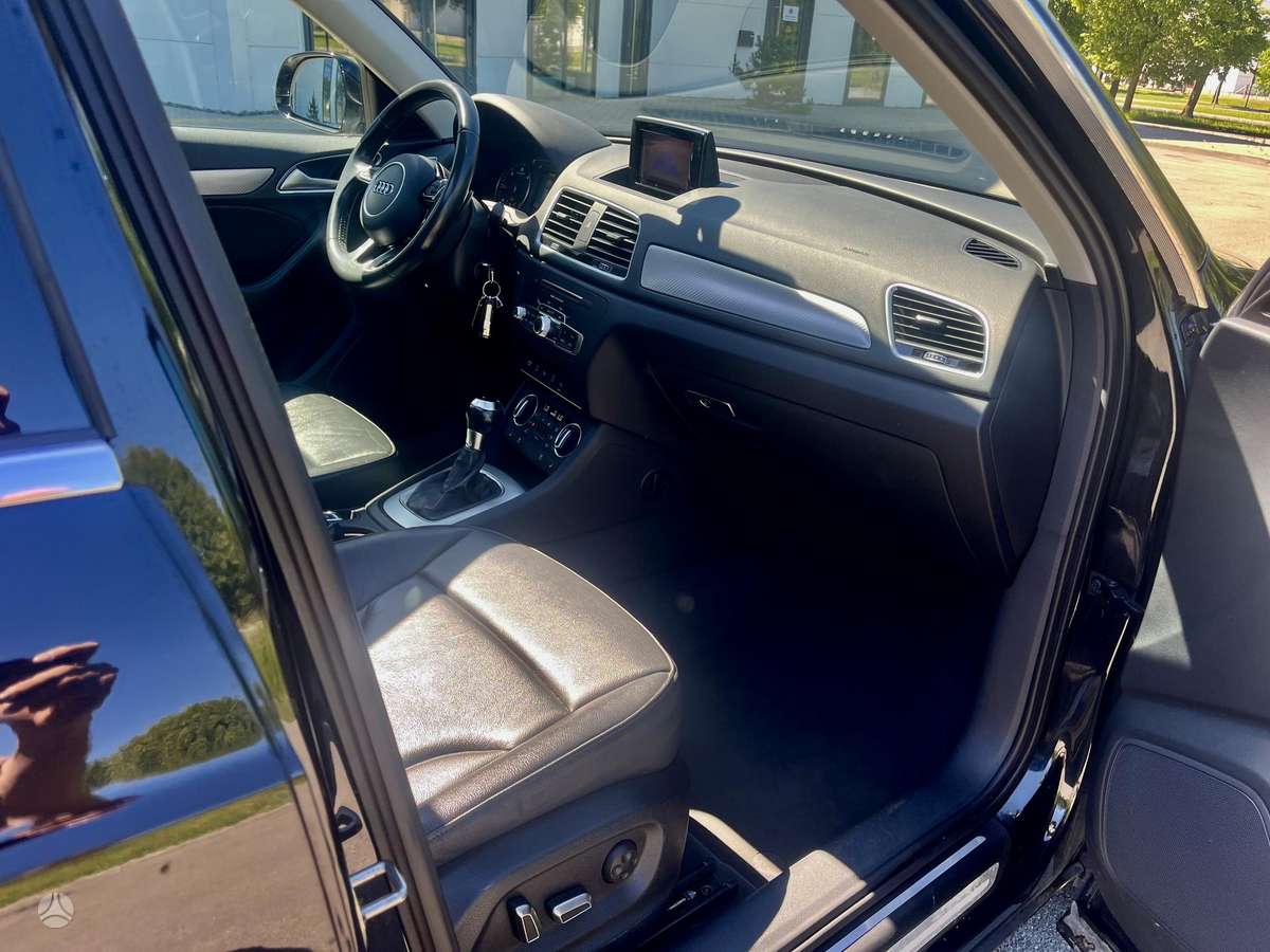 Audi Q3, 2.0 l., mpv / minivan