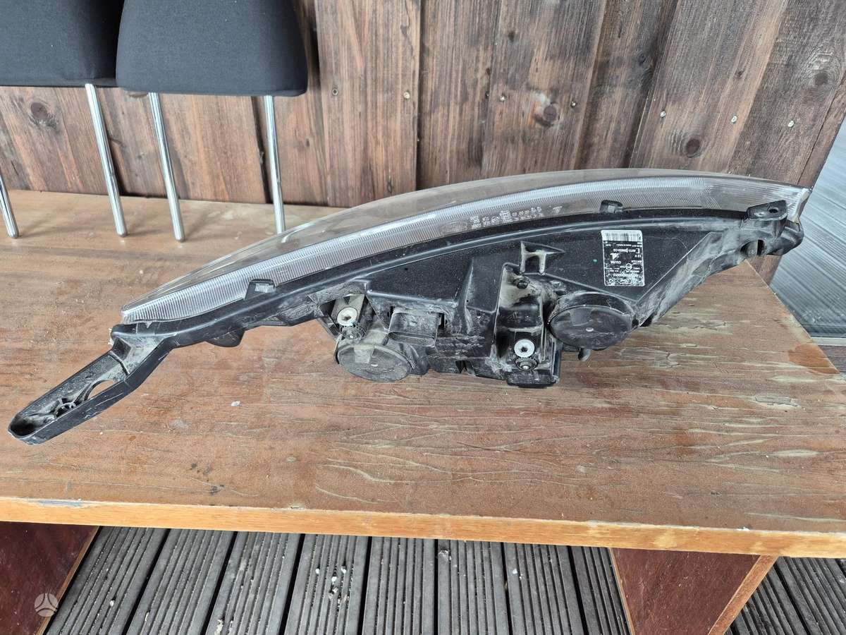 Ford B-MAX žibintai