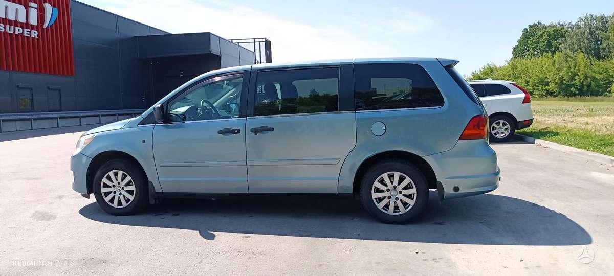 Volkswagen Routan - 4