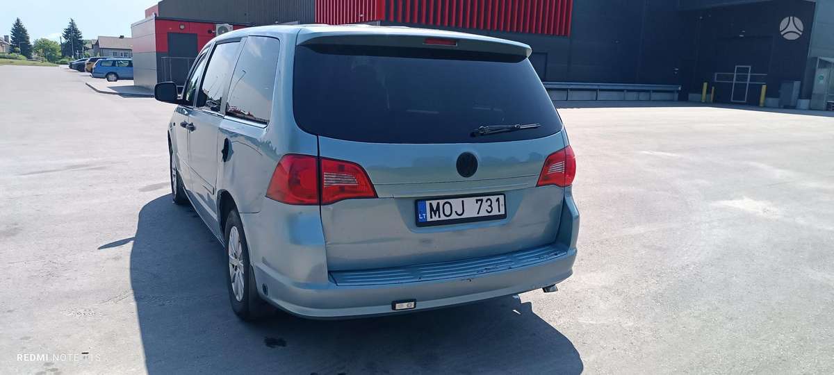 Volkswagen Routan - 5