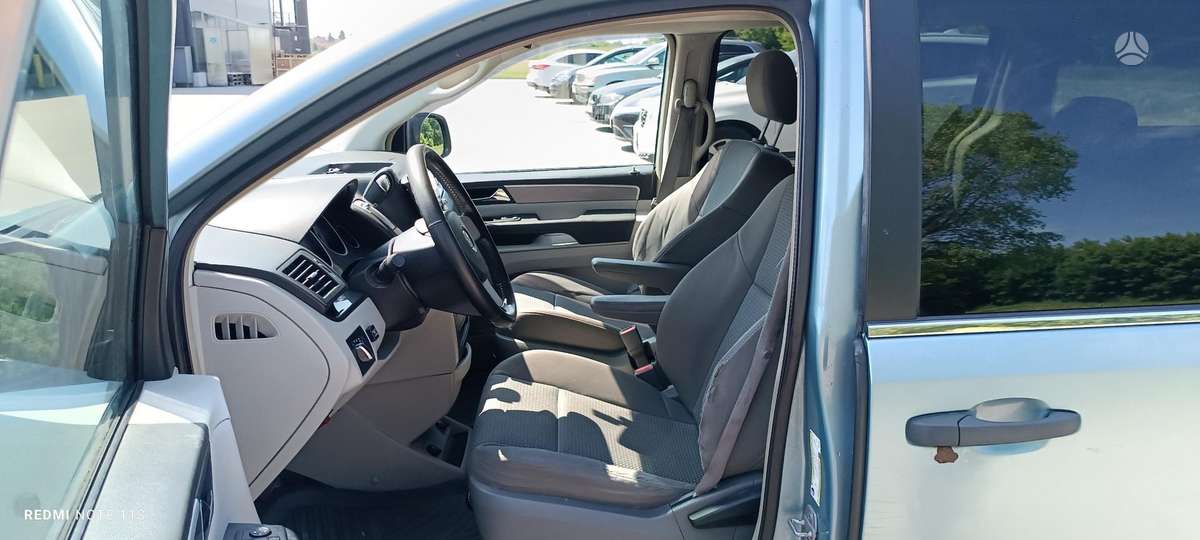 Volkswagen Routan - 8