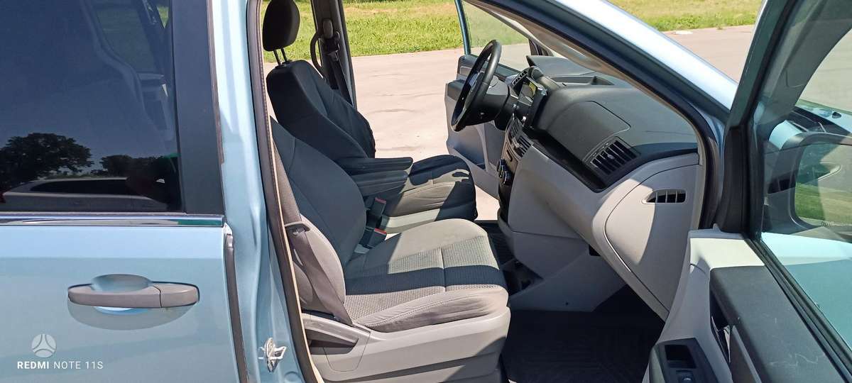 Volkswagen Routan - 10