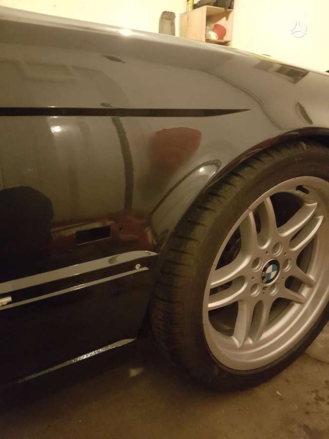 BMW M5, Седан