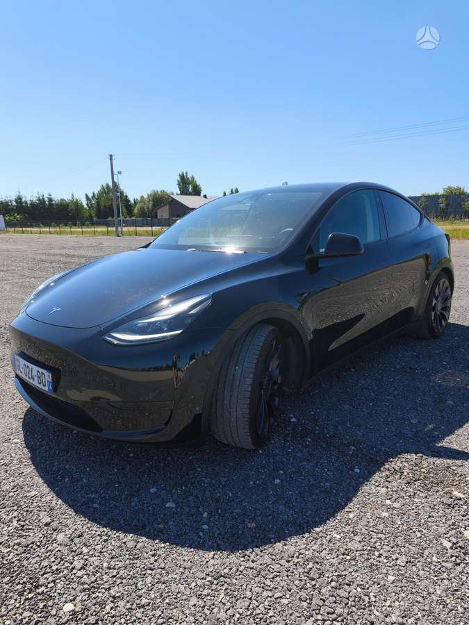 Tesla Model Y, off-road / crossover