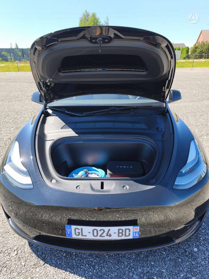 Tesla Model Y, off-road / crossover