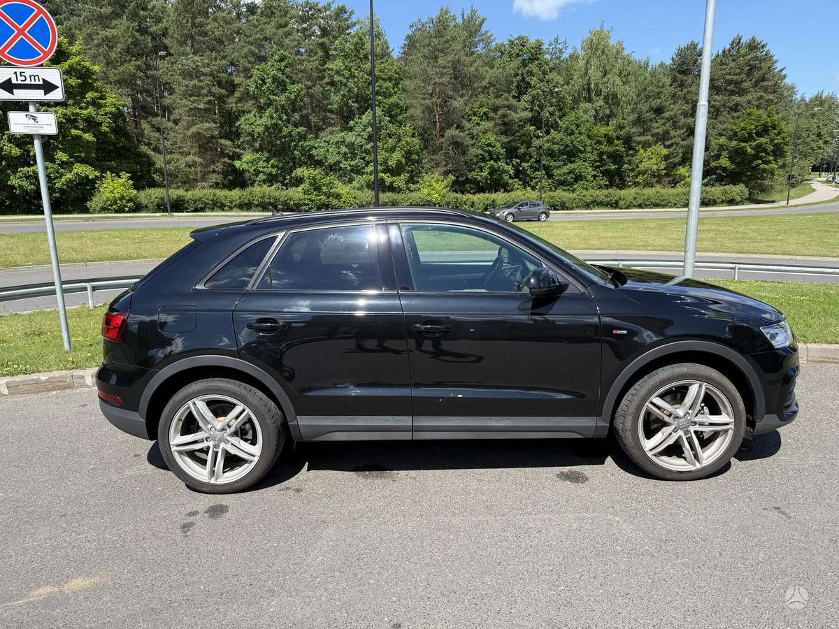 Audi Q3, 2.0 l., off-road / crossover