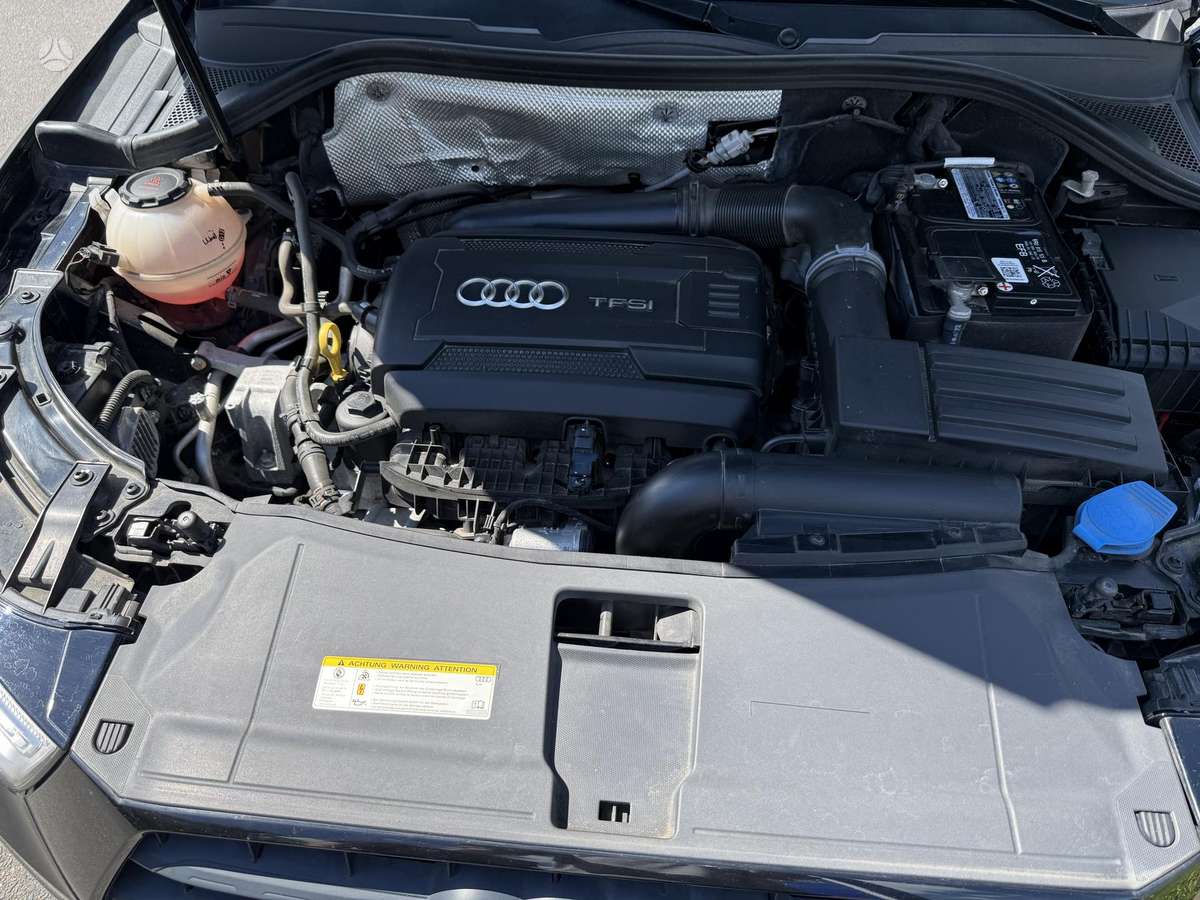 Audi Q3, 2.0 l., off-road / crossover