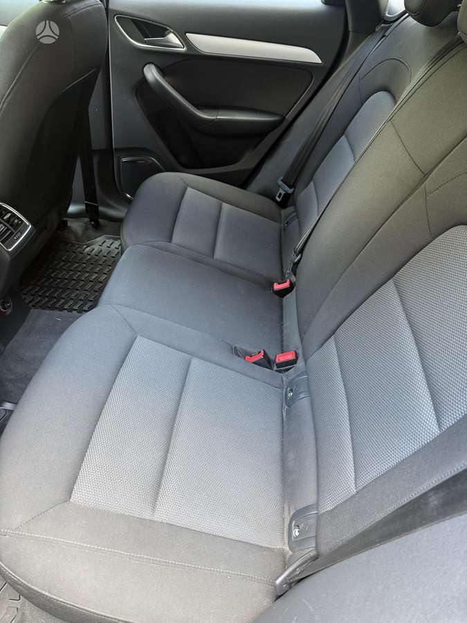 Audi Q3, 2.0 l., off-road / crossover