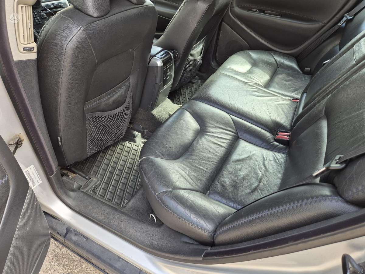 Volvo XC70, 2.4 l., wagon