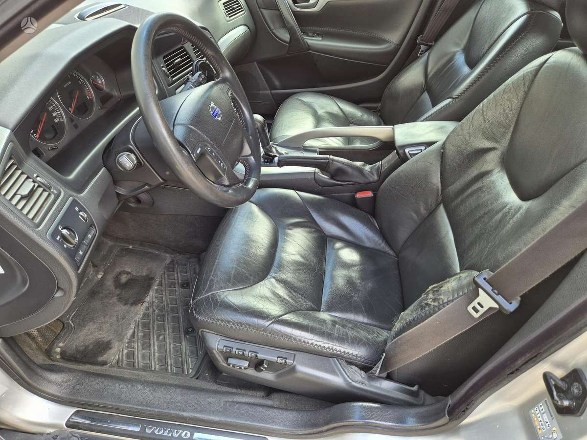 Volvo XC70, 2.4 l., wagon
