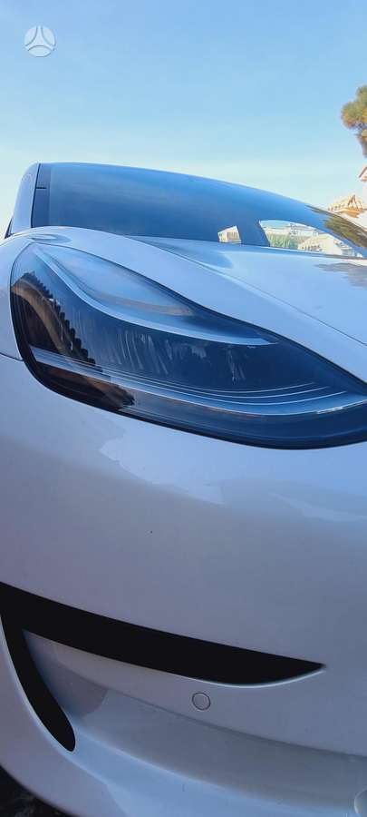 Tesla Model 3, Седан