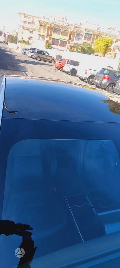 Tesla Model 3, Седан