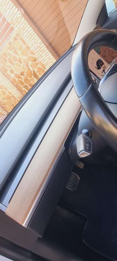 Tesla Model 3, Седан