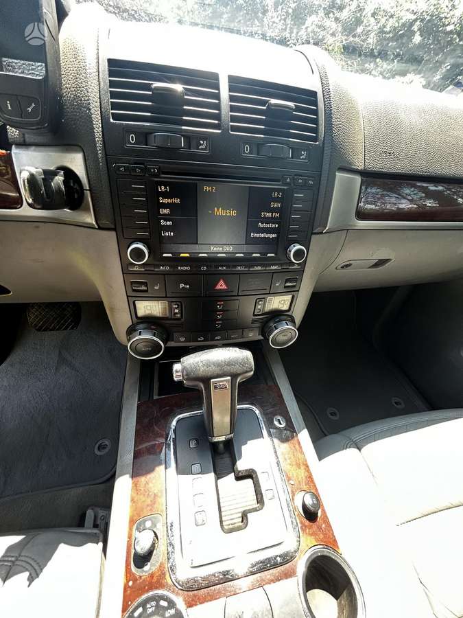 Volkswagen Touareg - 12