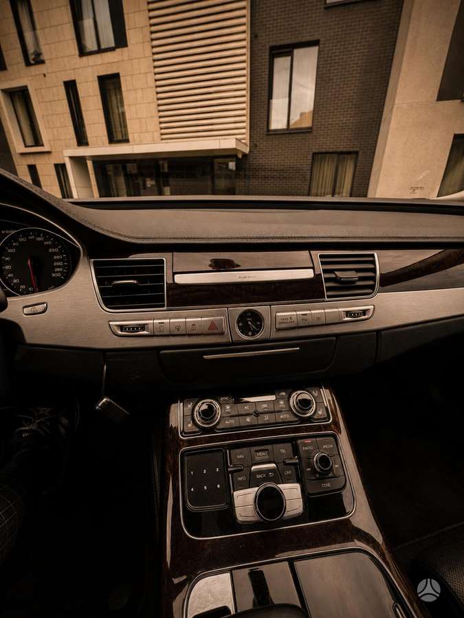 Audi A8, 4.0 l., Седан
