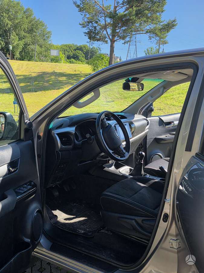 Toyota Hilux - 7