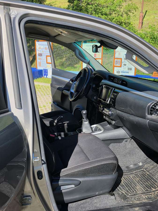 Toyota Hilux - 8