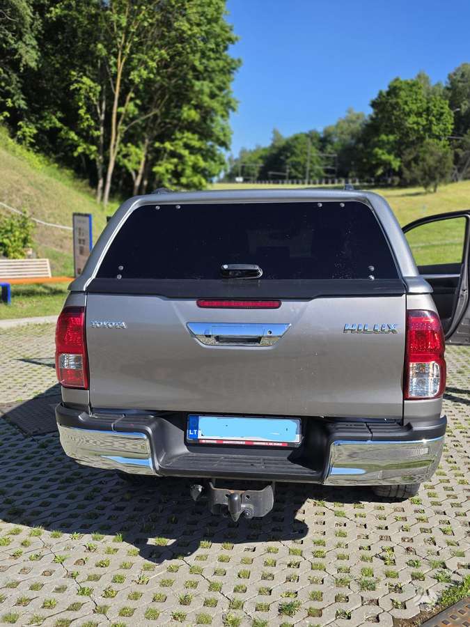 Toyota Hilux - 12
