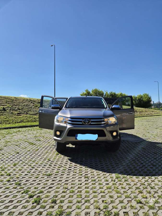 Toyota Hilux - 2